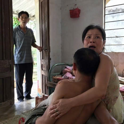 Cuộc Sống Chăm vợ b;ạ;;i li;ệ;t suốt 5 năm trời, một lần quên ví quay về lấy, vừa mở cửa ra… tôi ru-n r-ẩy c-h;ế;;t lặng