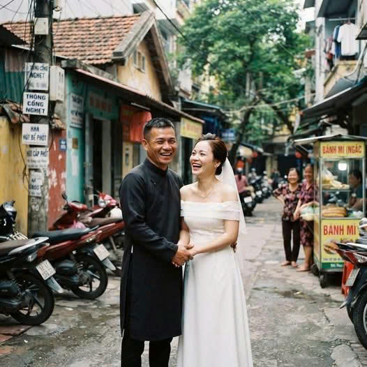 Trong một phút bốc đồng, tôi — một nữ nhân viên hành chính nhà nước — đã gật đầu lấy đại người đàn ông chuyên thông cống, hút bể phốt ở khu phố bên cạnh.
