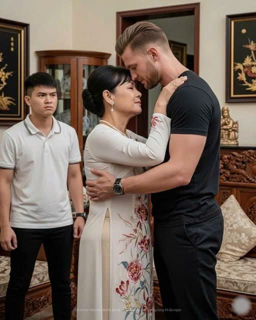 Nhìn mẹ kế giả lả, ẽo ợt bên người đàn ông lạ, tôi vềnhà mách bố nhưng ai ngờ bà ta “c;ao ta;y” đến đáng sợ, đúng là “bánh đúc có xương”